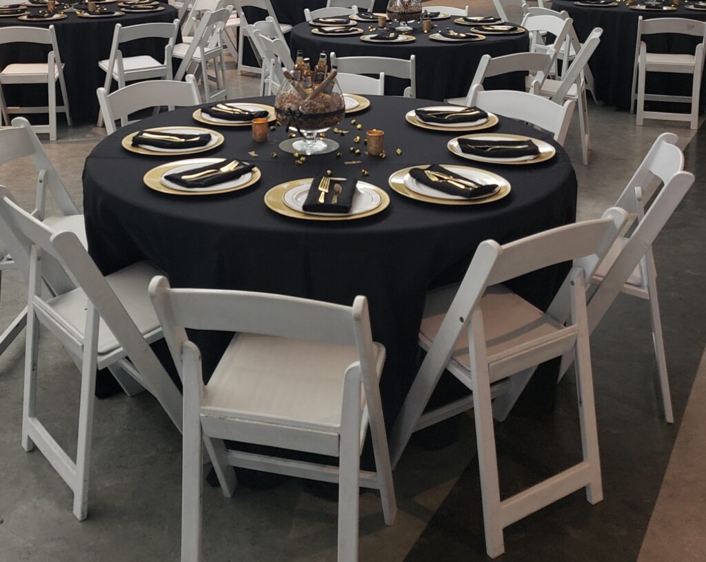 Salón de eventos del Local 848 preparado para una celebración